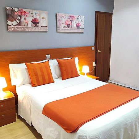 Hostal Cervantes Madrid Bagian luar foto