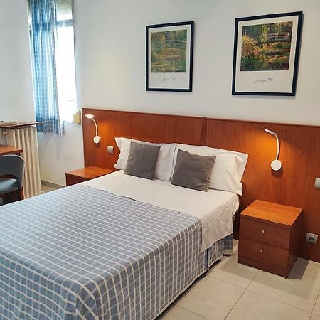 Hostal Cervantes Madrid Bagian luar foto