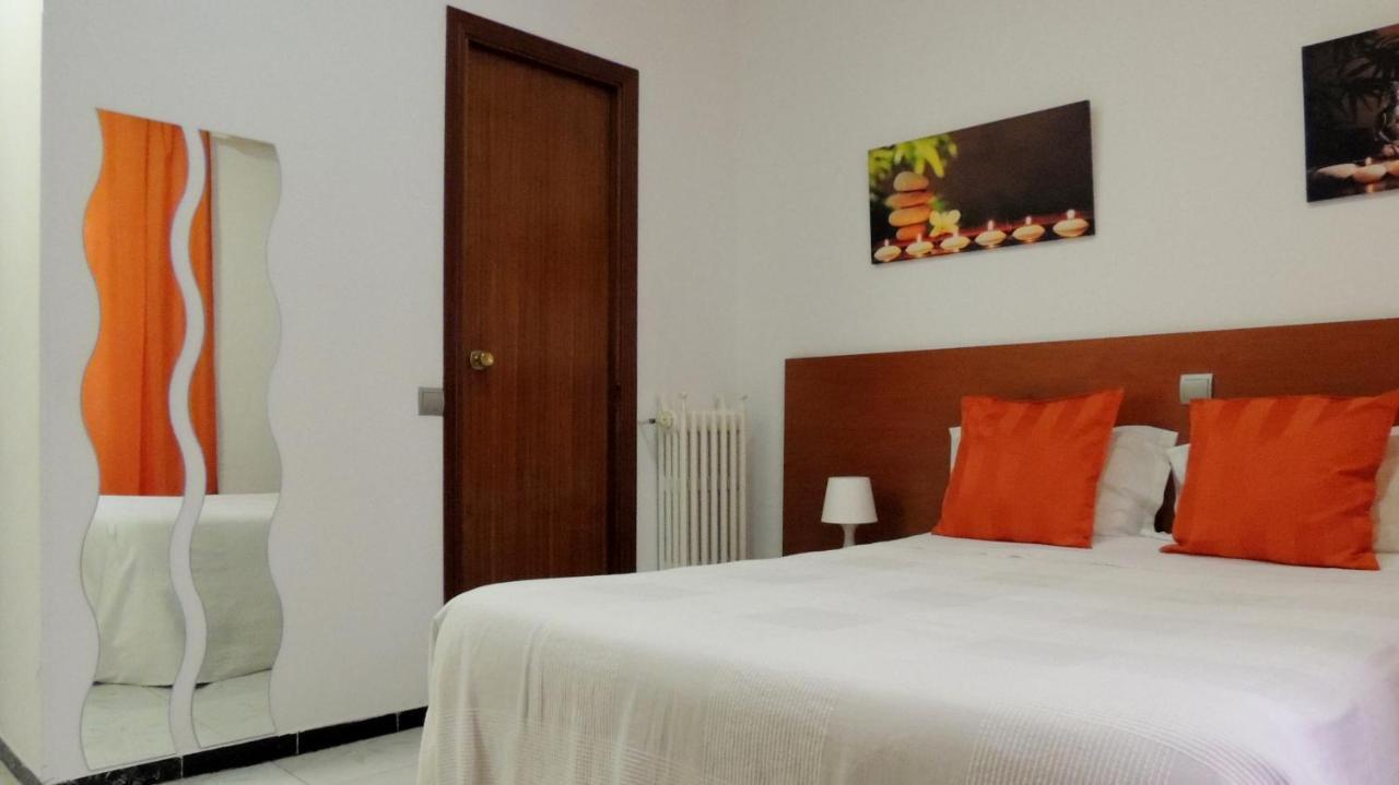 Hostal Cervantes Madrid Bagian luar foto