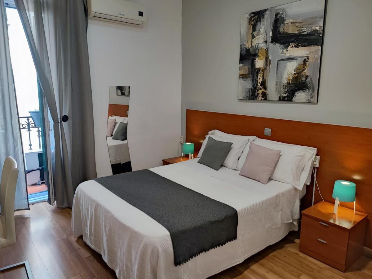 Hostal Cervantes Madrid Bagian luar foto
