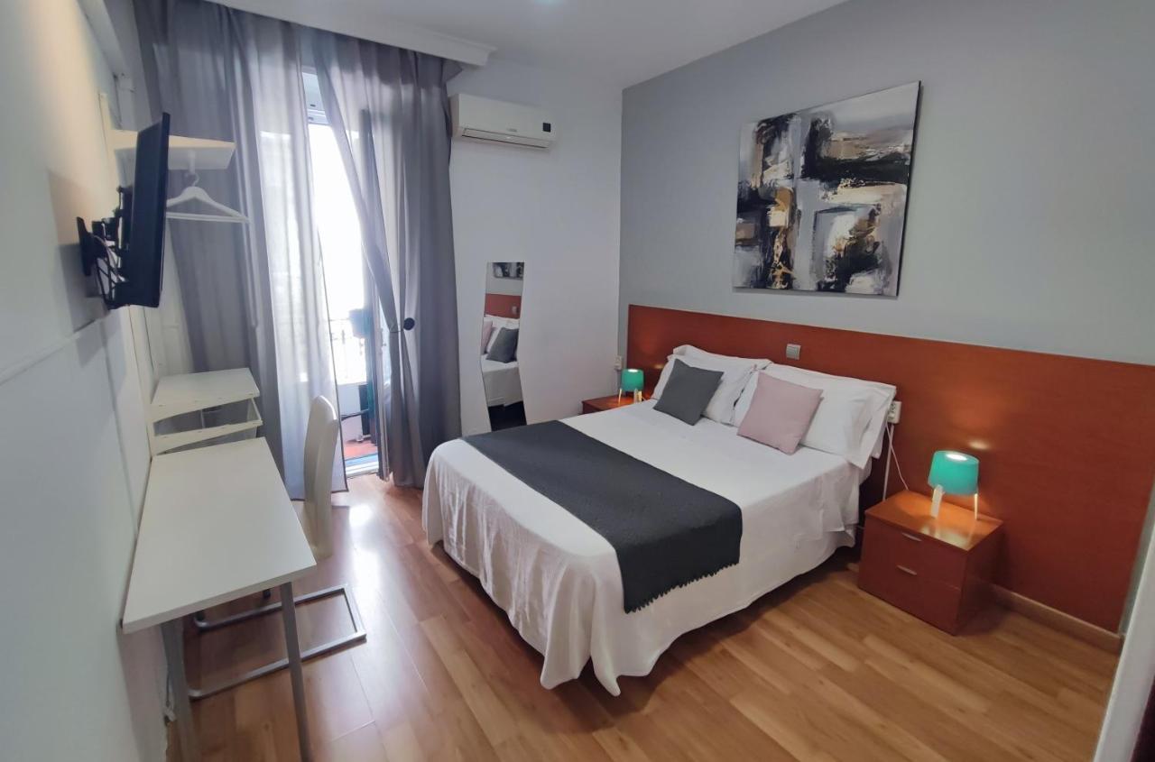 Hostal Cervantes Madrid Bagian luar foto