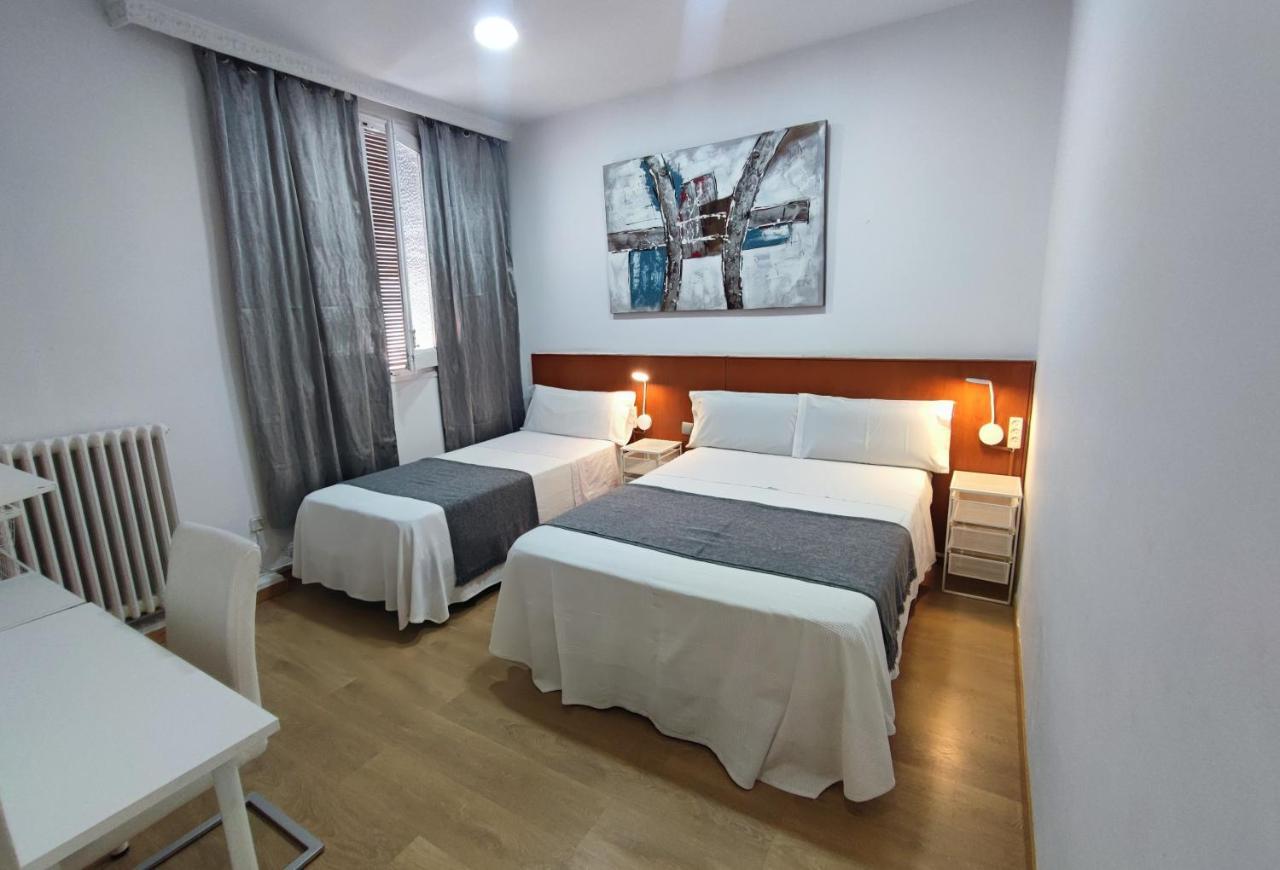 Hostal Cervantes Madrid Bagian luar foto