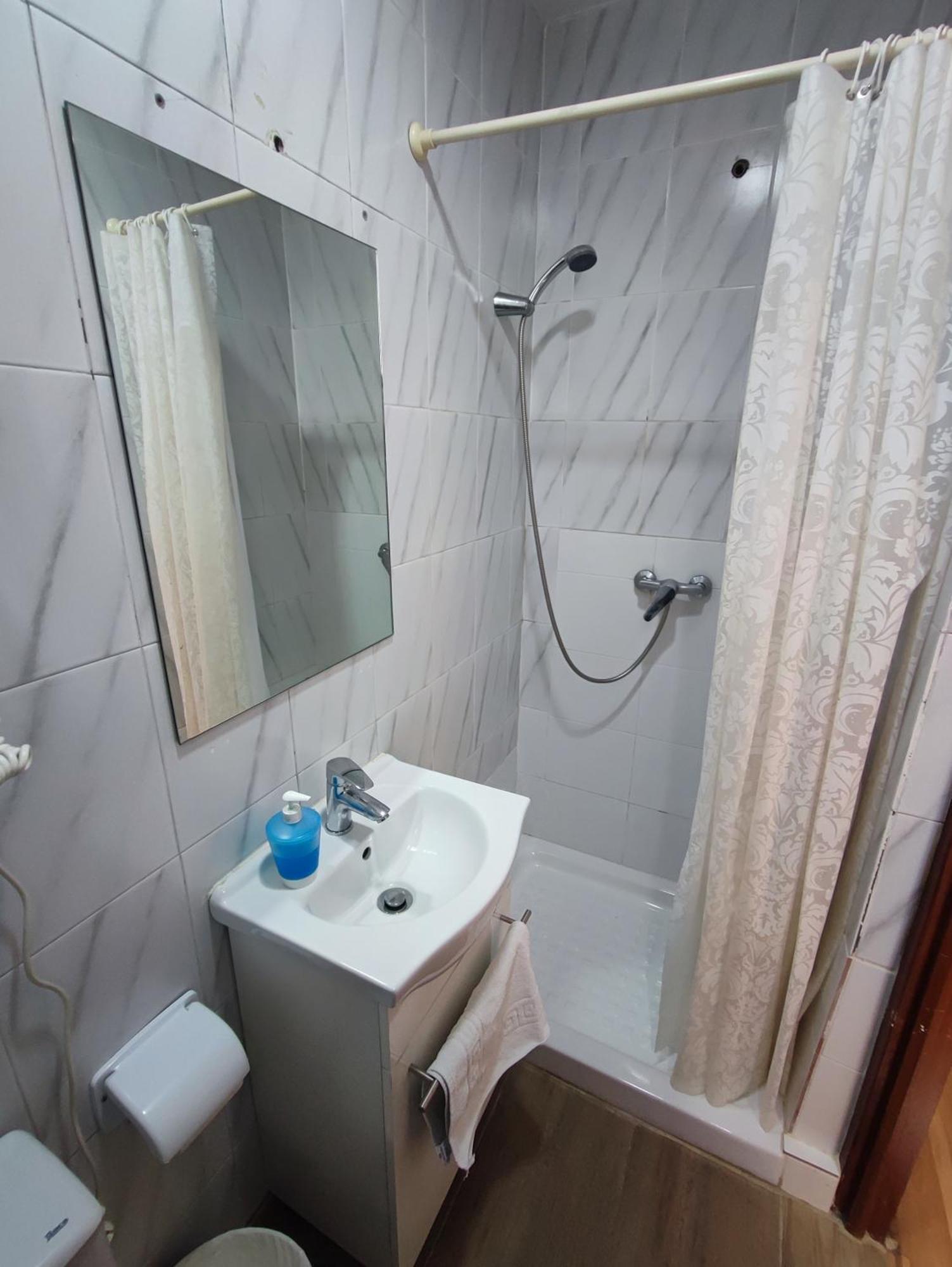Hostal Cervantes Madrid Bagian luar foto