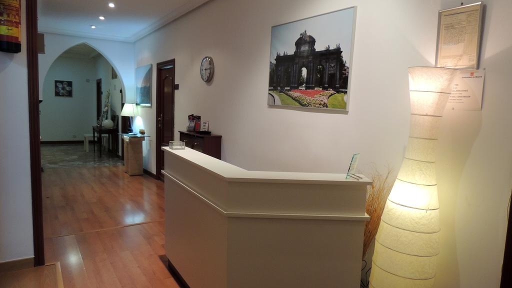 Hostal Cervantes Madrid Bagian luar foto