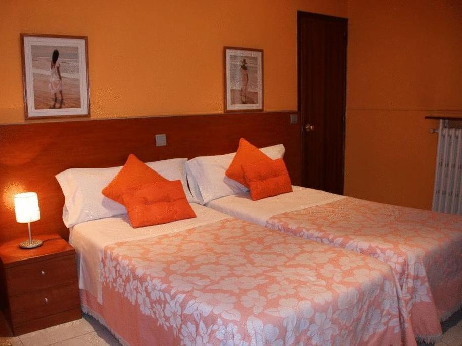 Hostal Cervantes Madrid Bagian luar foto