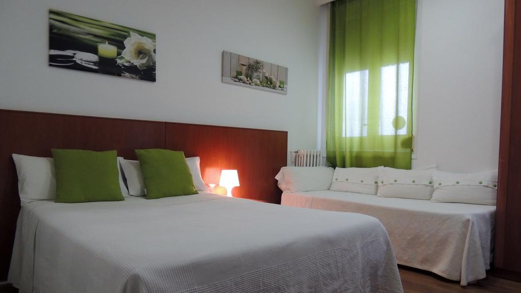 Hostal Cervantes Madrid Bagian luar foto