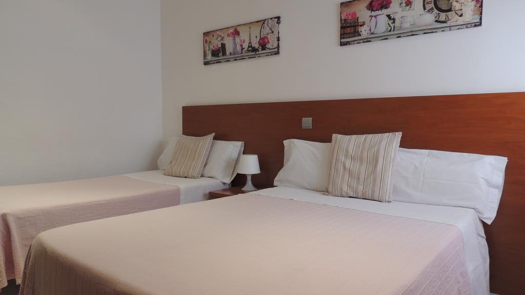 Hostal Cervantes Madrid Bagian luar foto