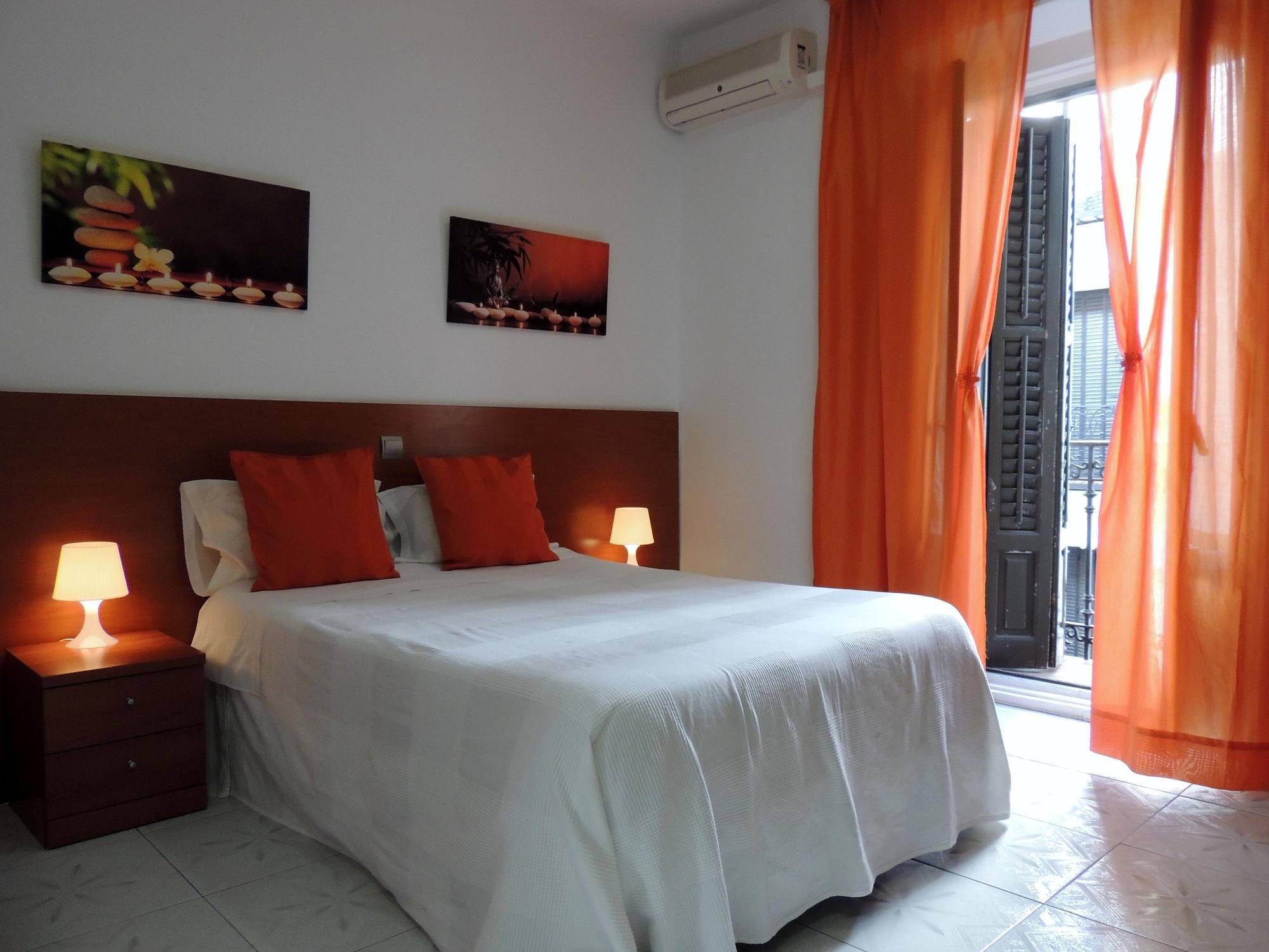 Hostal Cervantes Madrid Bagian luar foto