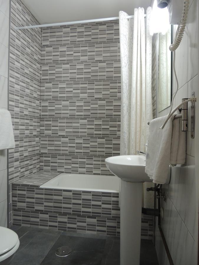 Hostal Cervantes Madrid Bagian luar foto