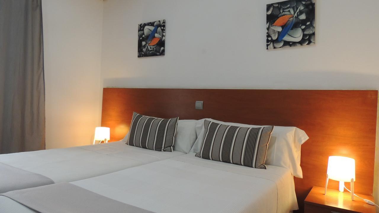 Hostal Cervantes Madrid Bagian luar foto