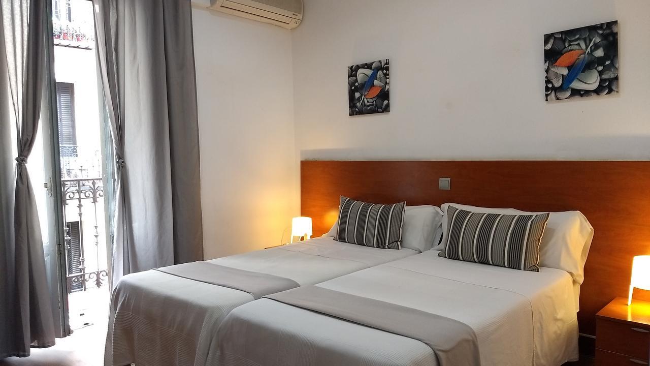 Hostal Cervantes Madrid Bagian luar foto